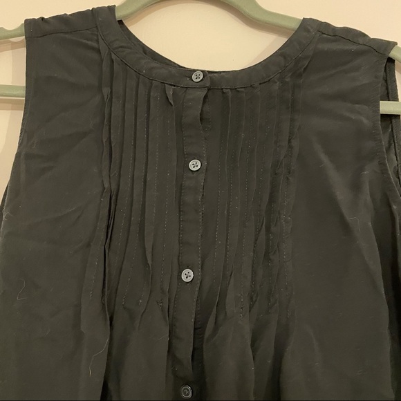 Gap sleeveless button up blouse - Picture 2 of 4